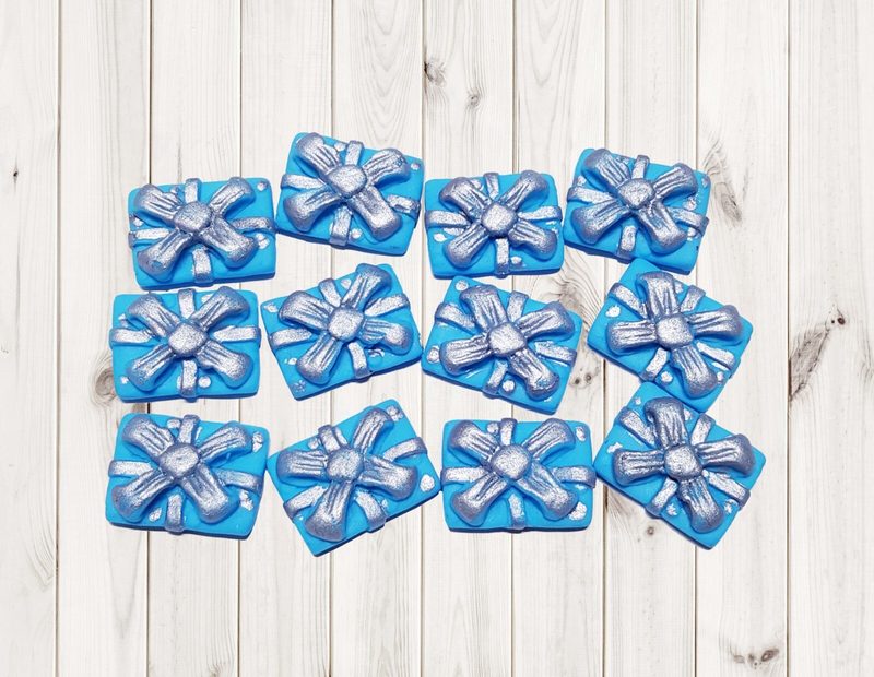 12x Edible Christmas Parcels 25mm x 17mm Cupcake Toppers 🎄