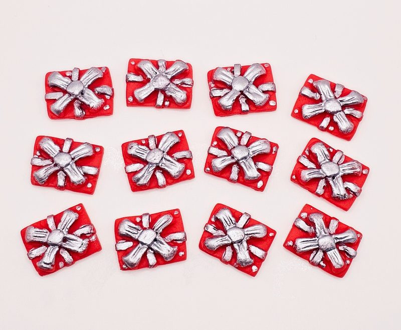 12x Christmas Red Parcels 25mm x 17mm Edible Cupcake Toppers 🎄