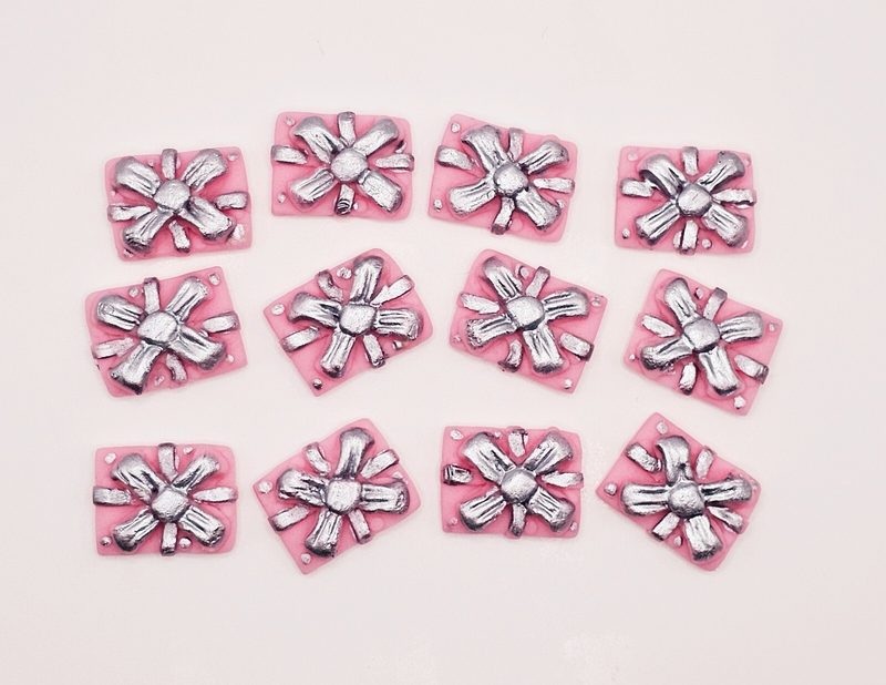 12x Christmas Pink Parcels 25mm x 17mm Edible Cupcake Toppers 🌲